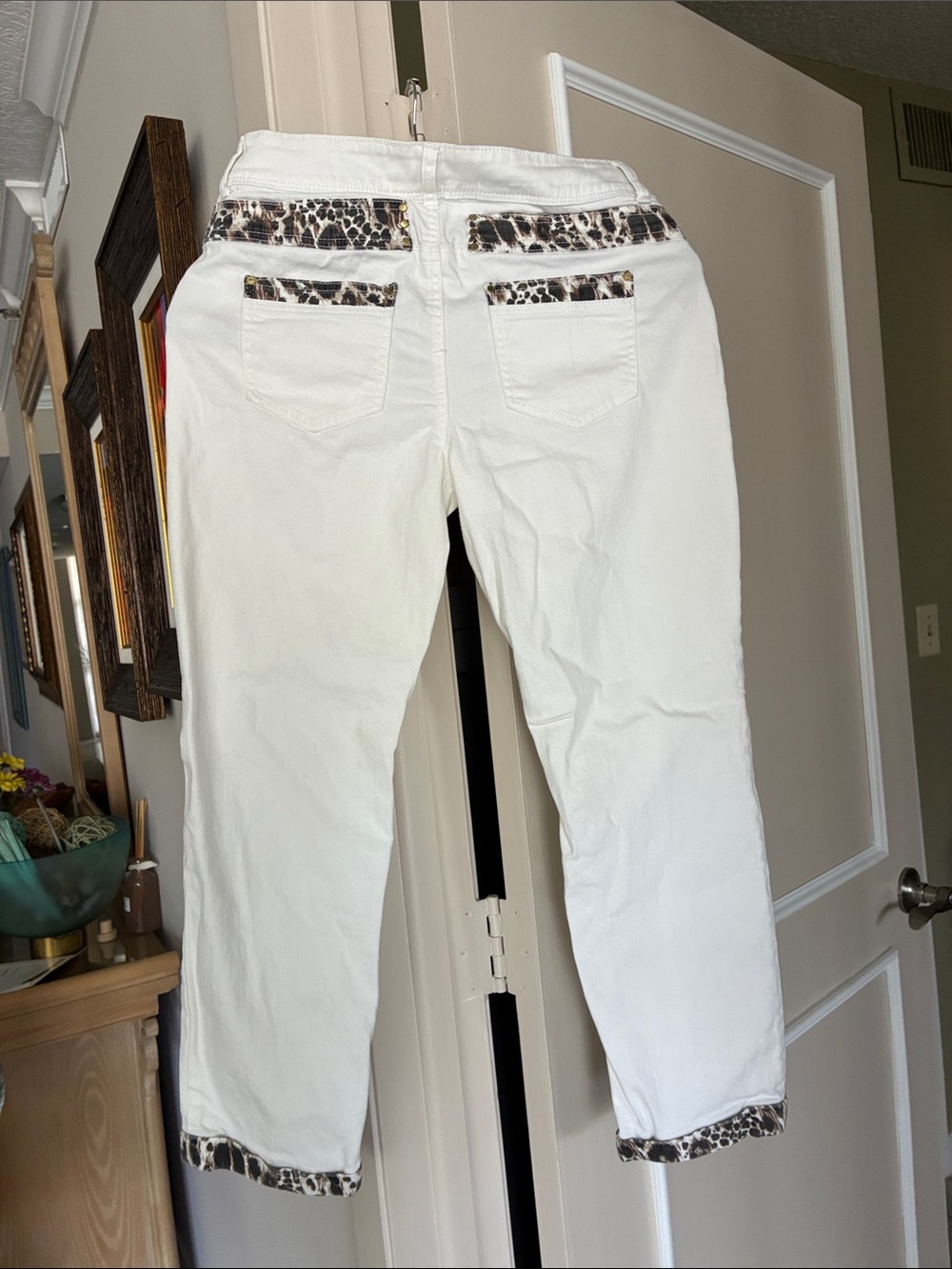 CHICO’s Leopard Print Skimmer Jeans White Interior
